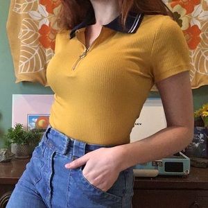 🌸 Yellow Retro Collar O-Ring Zip Tee